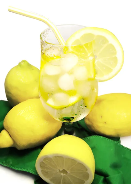 Готовые лимонад — стоковое фото