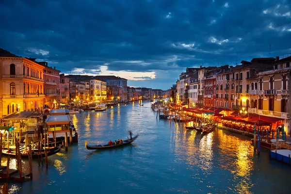 Великий канал ночью, Венеция — стоковое фото