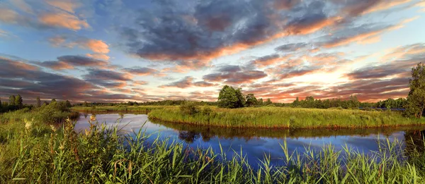 Снижаться через реку Березина, Беларусь — стоковое фото