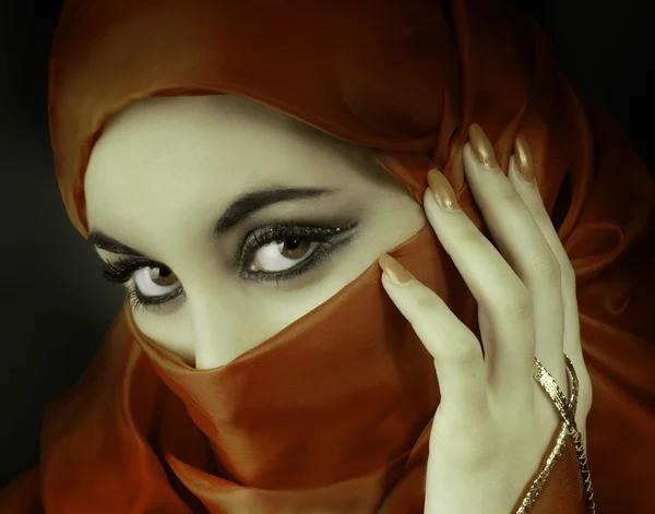 Портрет арабского красивая женщина — стоковое фото