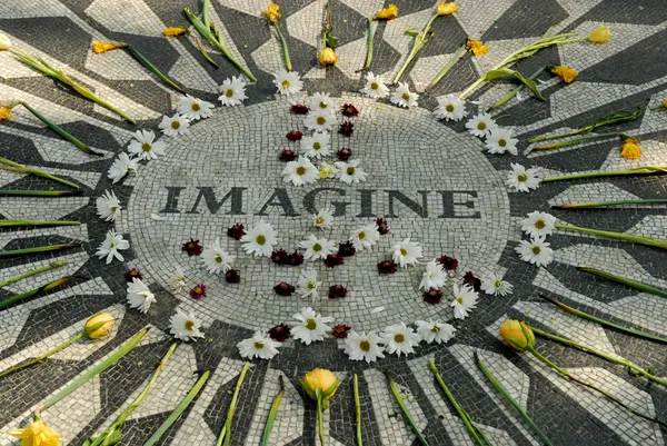 Мемориал Джона Леннона в центральном парке Нью-Йорке — стоковое фото