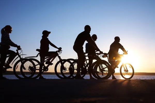 Группы на велосипедах — стоковое фото