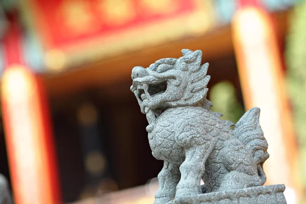 Китайский лев статуя — стоковое фото