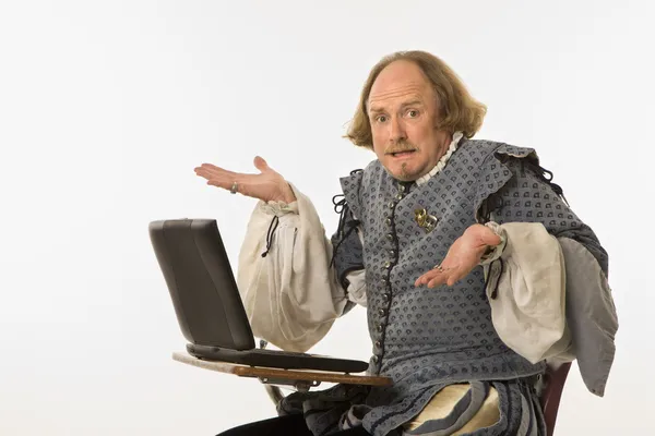 Шекспир с компьютером — стоковое фото