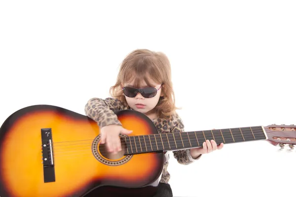 Ребенок с гитарой — стоковое фото