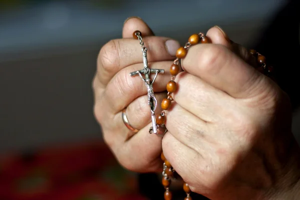 Молиться руки женщина — стоковое фото