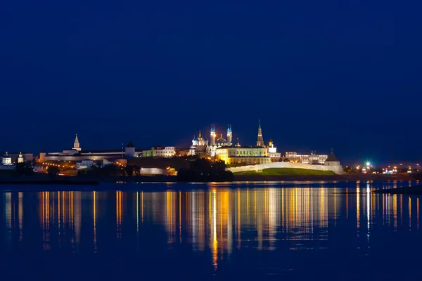 Ночной пейзаж с видом на Кремль — стоковое фото