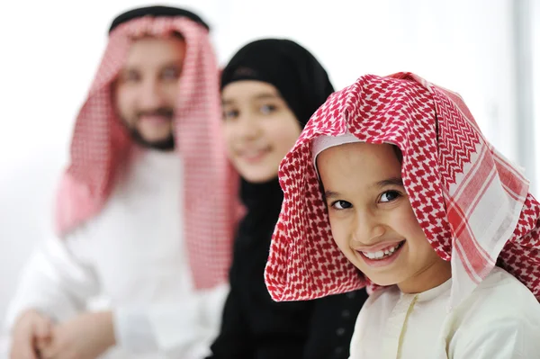 Арабский мусульманской семьи — стоковое фото