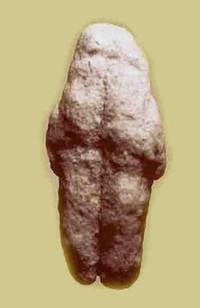 Рис. 3.24. Антропоморфная фигурка из ашельского слоя стоянки Тан-Тан на юге Марокко. Размеры: 5,8 на 2,6 на 1,2 см.