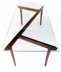 Стеклянный дизайнерский столик