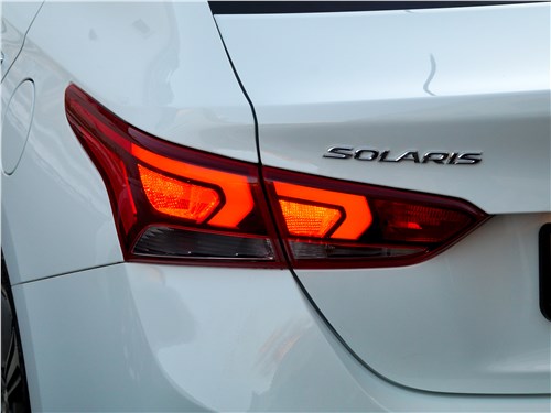 Предпросмотр hyundai solaris 2017 задний фонарь