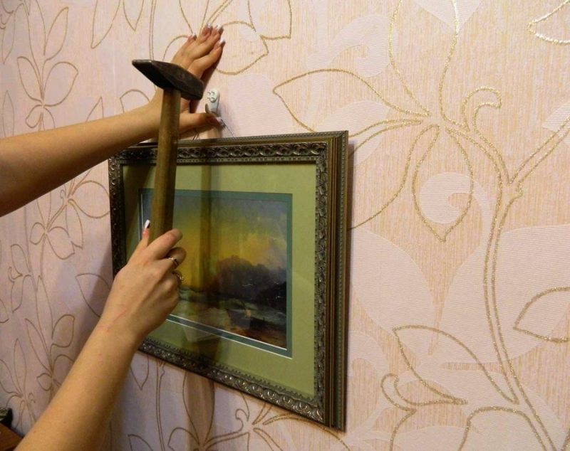 Как повесить картину из пазлов на стену