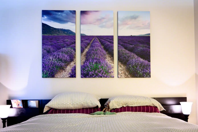 модульная картина с цветами в дизайне спальни