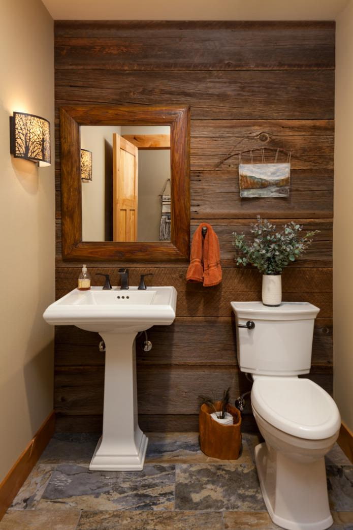 деревянная отделка стен в туалете