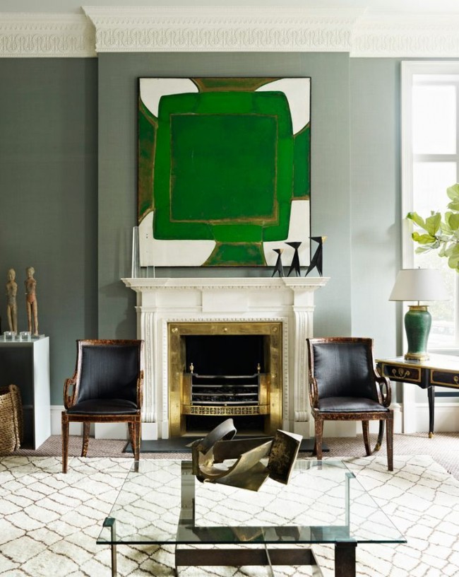 Самобытная лондонская квартира, дизайн которой создан дизайнером Дугласом Маки. Сердце гостиной – камин и абстрактная картина