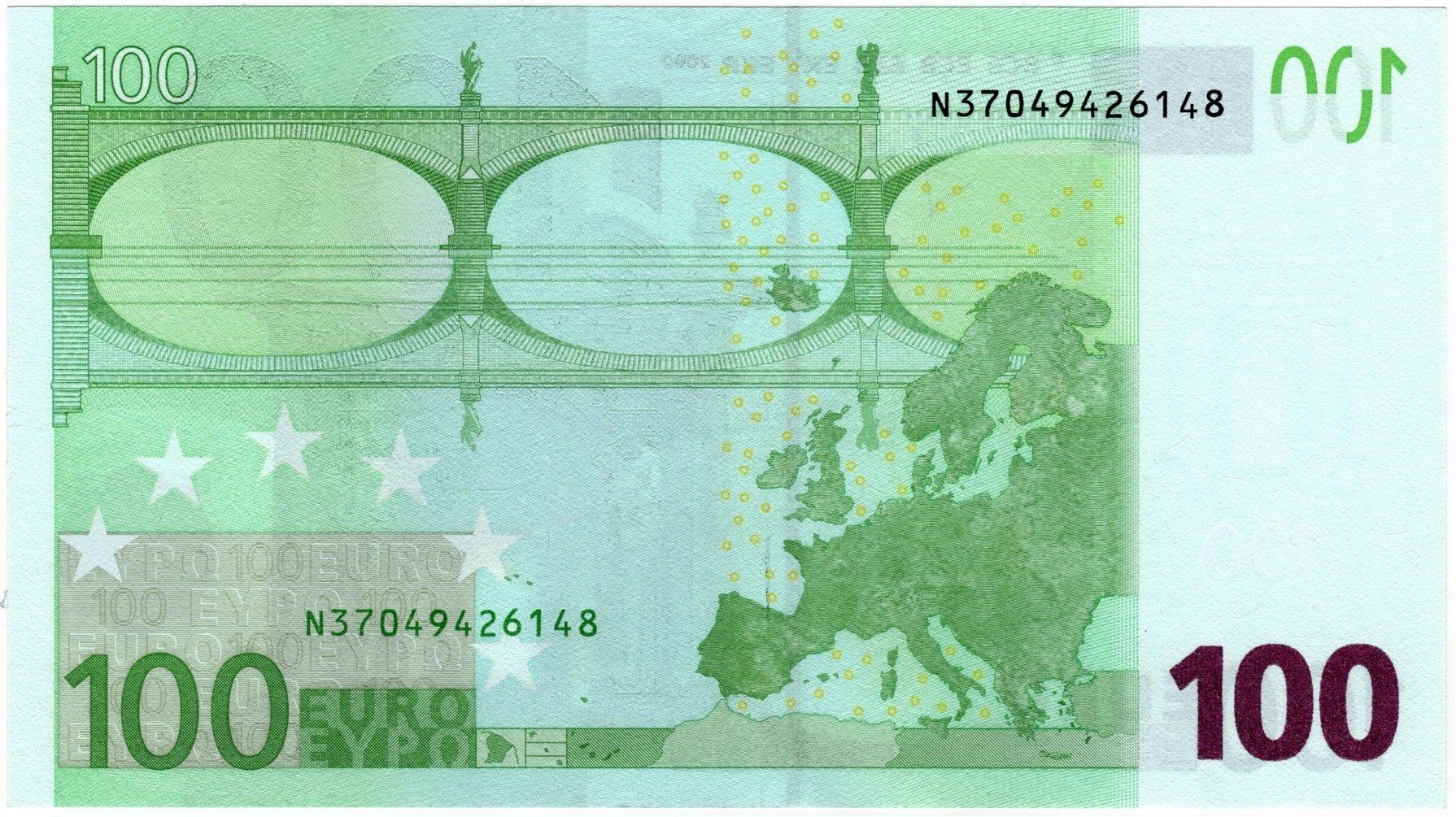 Банкнота 2002 года номиналом 100 евро: цвет – зеленый, архитектурный стиль – барокко. Источник https://zverinfo.ru/