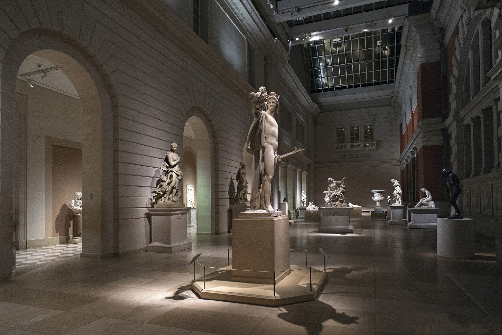 Metropolitan museum new york. Метрополитен-музей, Нью-Йорк греческий зал. Нью-Йорк метрополитен музей греческое и римское искусство. Музей метрополитен в Нью-Йорке скульптуры. Метрополитен-музей Египетская секция.