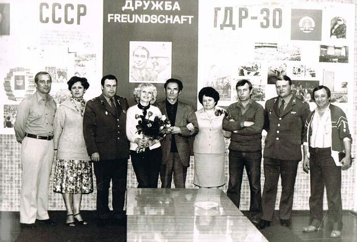 Вадим Мулерман и Вероника Круглова (в центре) в ГДР, 1979 год. Источник: wikimedia.org