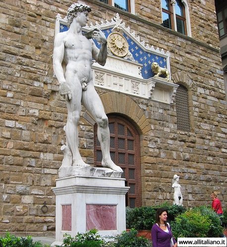 Копия Давида, сделанная самим Микеланджело, на пьяцце Синьории,Флоренция