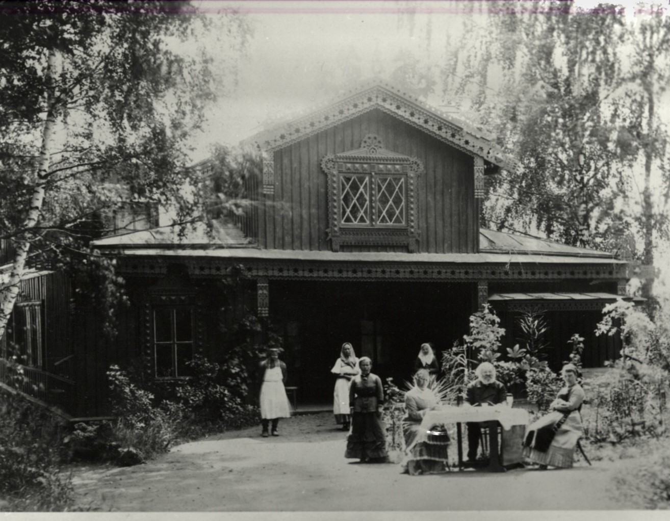 Д.А. Ровинский с близкими на даче. Фотография. 1880–1890. ОР ГМИИ