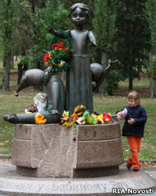 Памятник погибшим жетям в окрестностях Бабьего Яра