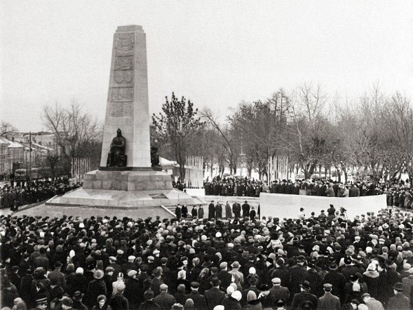 Скульптор Дмитрий Борисович Рябичев Открытие памятника во Владимире, 1958г.