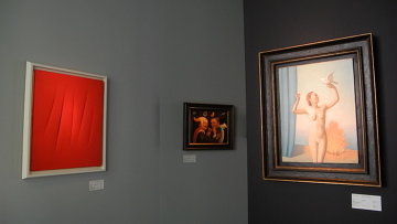 Картины художников Рене Магритта и Лючио Фонтаны. Архивное фото