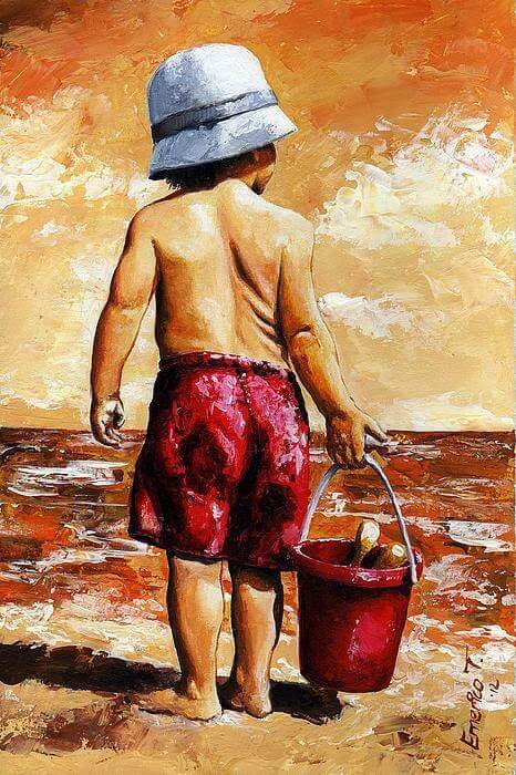  Маленький мальчик на пляже