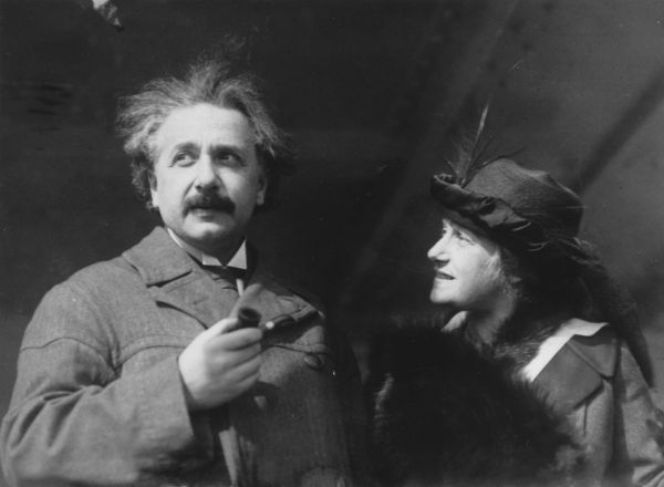 8. В письмах, которые Эйнштейн писал Эльзе, ученый постоянно признавался в своих амурных похождениях.
