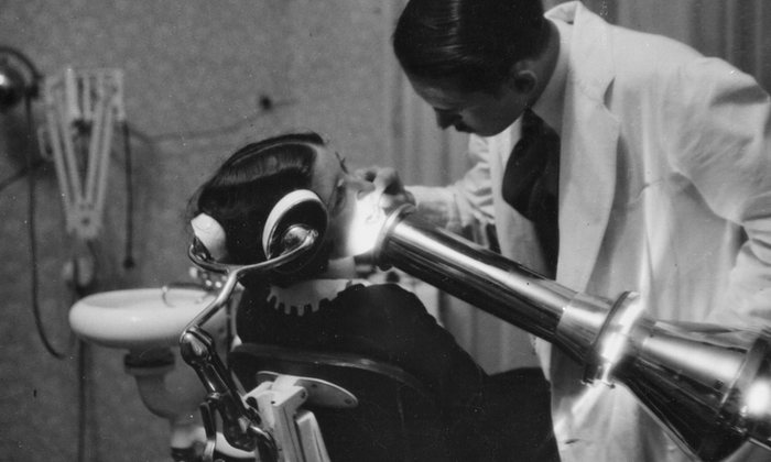 12. Стоматолог в Германии, 1930 год.