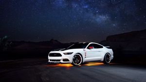 Превью обои ford, mustang, белый, вид сбоку, ночь