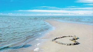 Превью обои море, любовь, романтика, солнце, вода, песок, камни, облака, пейзаж, волны, красота, берег, пляж