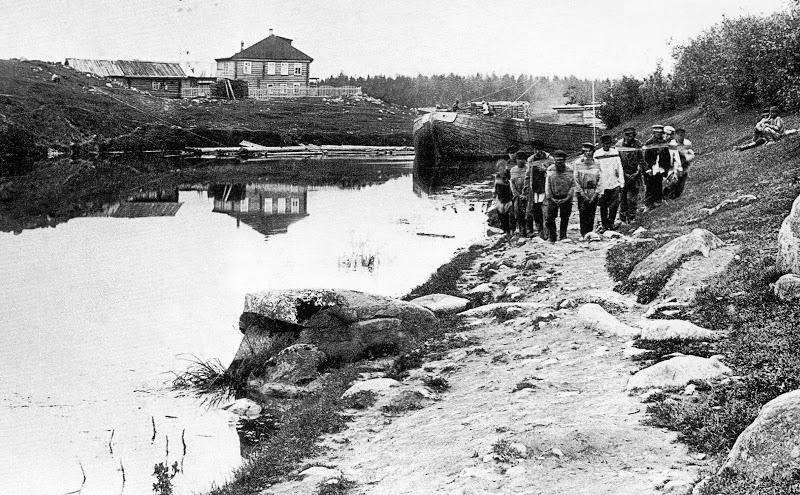 Бурлаки на Ладожском канале, 1900 гг.jpg
