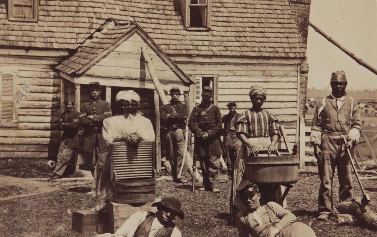 Contrabands_at_Headquarters_of_General_Lafayette_by_Mathew_Brady.jpg