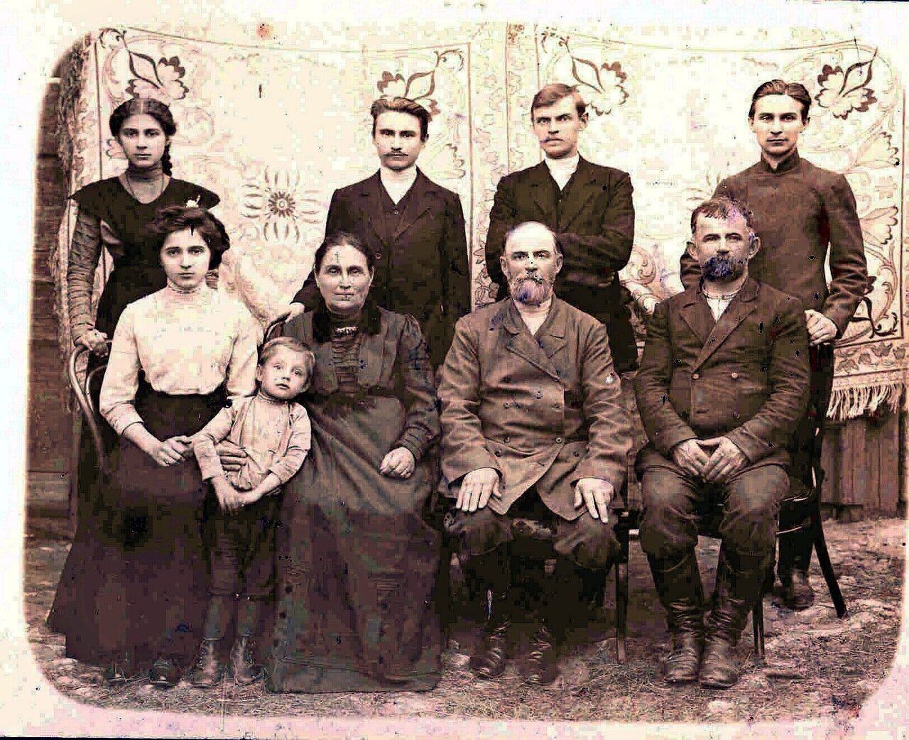 1910. Семья калужского торговца А.А. Шевырева