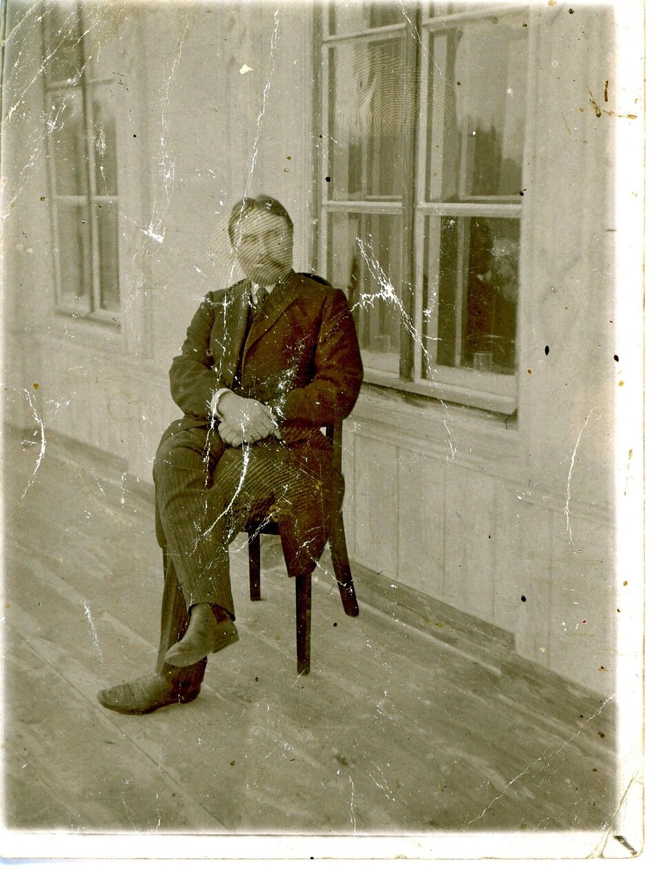 Сергей Сергеевич Баранов на веранде своего дома