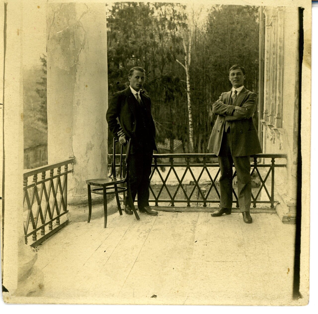 1910. Константин и Александр Сергеевич Барановы
