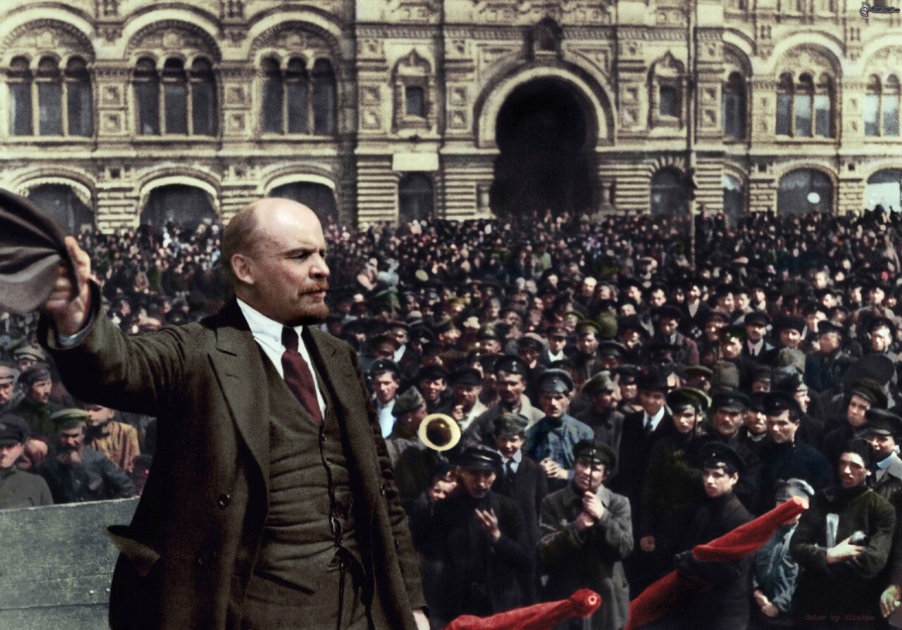 3. В. И. Ленин произносит речь перед полками Всевобуча на Красной площади. Москва, 25 мая 1919 г.