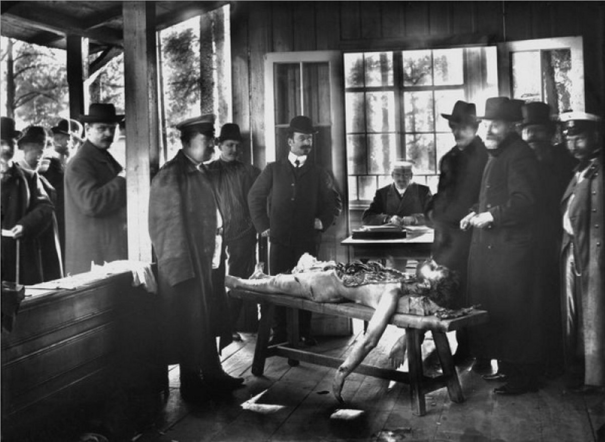 1906. Вскрытие тела священника Георгия Гапона на даче в Озерках