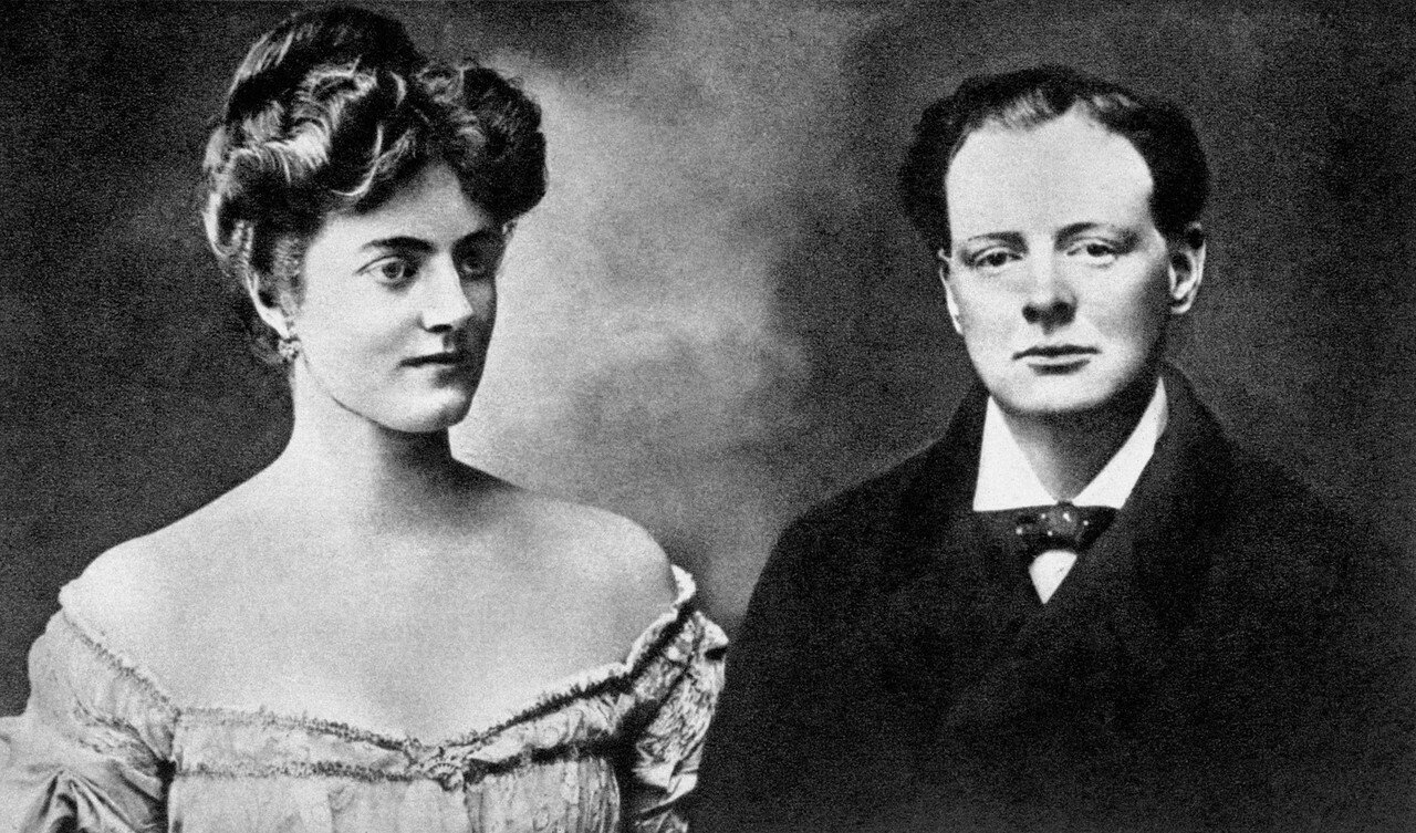 1908. Уинстон Черчилль с мисс Клементиной Хозье