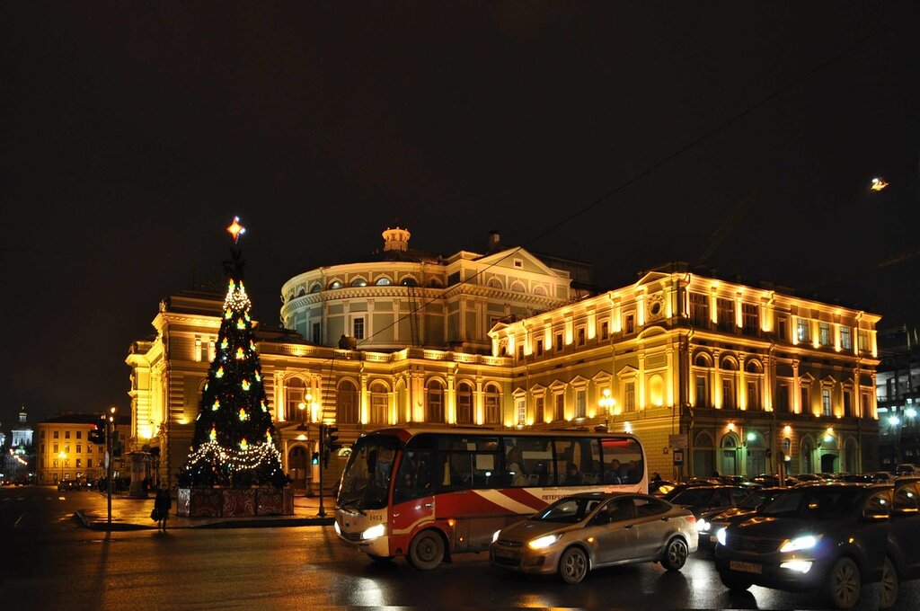 Фото вечернего Санкт-Петербурга, Театральная площадь