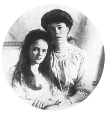 Ольга с племянницей Ириной Романовой(в замуж.Юсуповой)
