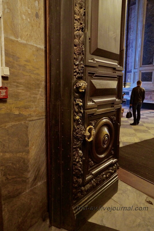 Двери в Исаакиевском соборе (собор преподобного Исаакия Далматского), Санкт-Петербург