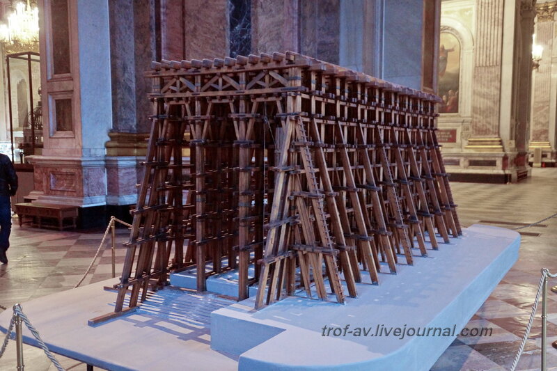 Модель лесов, применявшихся для подъёма колонн Исаакиевского собора (собор преподобного Исаакия Далматского), Санкт-Петербург
