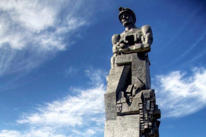 Монумент "Памяти шахтерам Кузбасса"