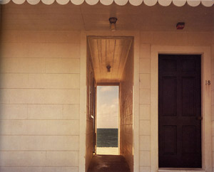 Джоэл Мейеровиц. Дверь к морю, Провайнстаун.
Doorway to the sea, Provincetown