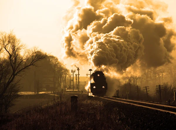 Старый ретро паровой поезд — стоковое фото