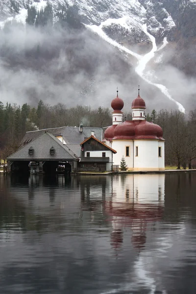 Церковь Святого Варфоломея на озеро Кенигзее — стоковое фото