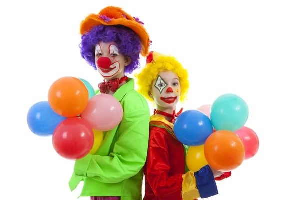 Дети, одетые в красочные веселые клоуны с воздушными шарами — стоковое фото