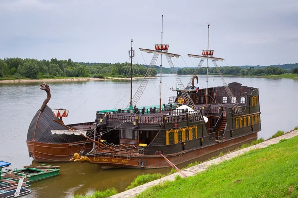 Древние criuse корабль на реке Висла — стоковое фото